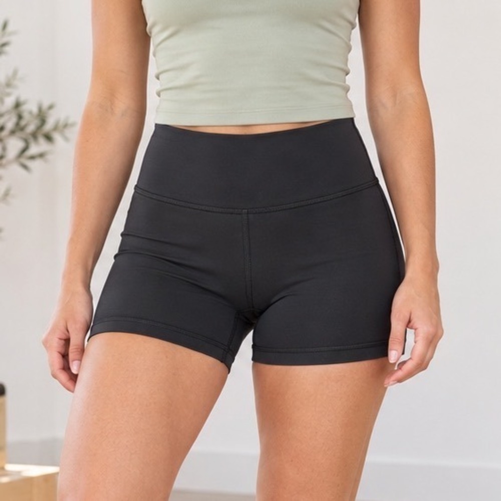 Lululemon Black High Rise Fitted Shorts Size 0 Yoga Pilates Athleisure
